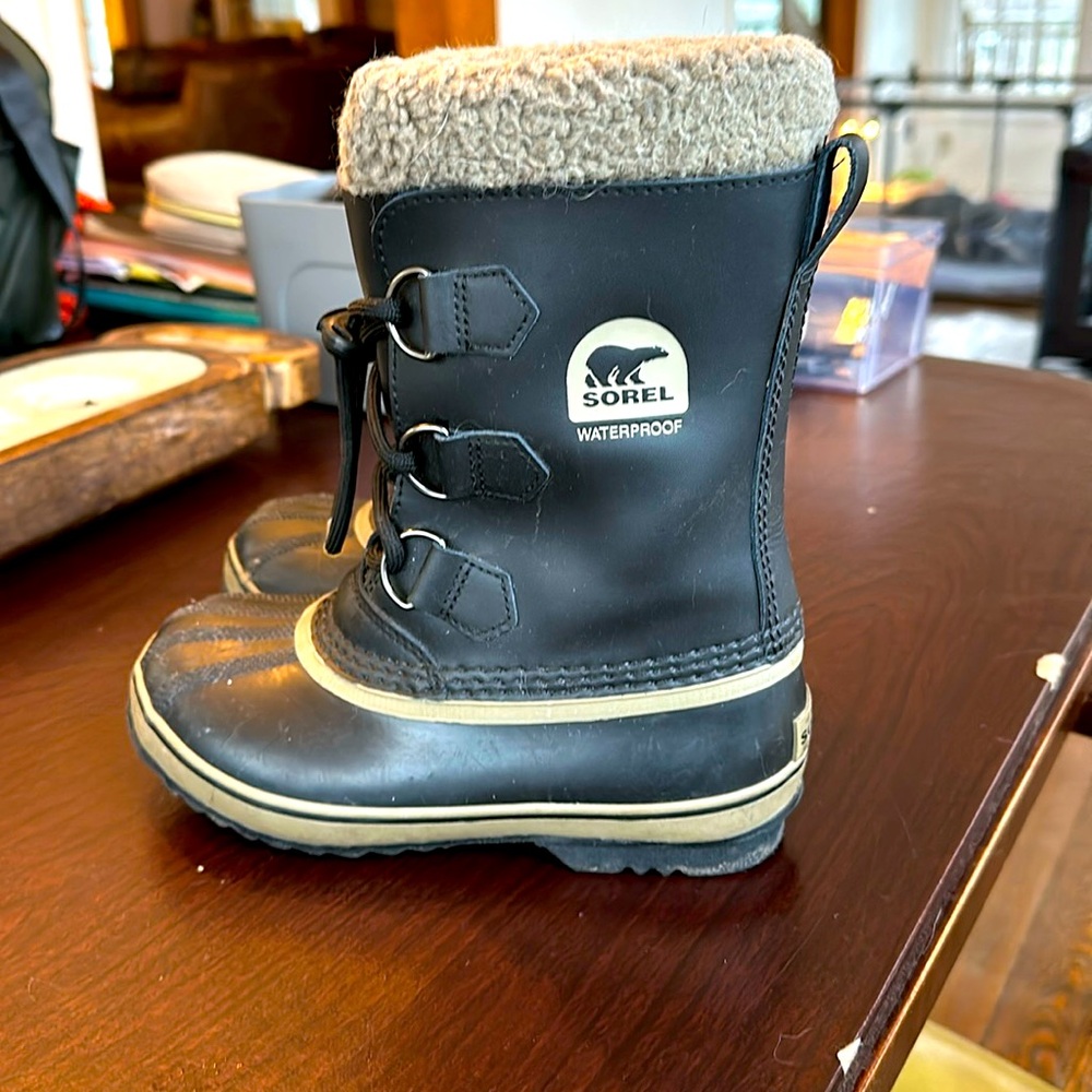 Sorel Kids Size 1 Yoot Pack Boots